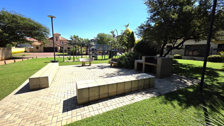 To Let 1 Bedroom Property for Rent in Melodie North West
